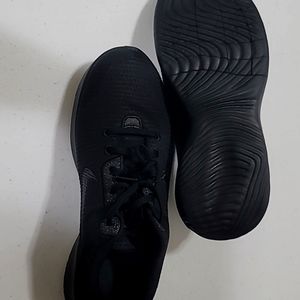 Nike flex tennis shoe size 9